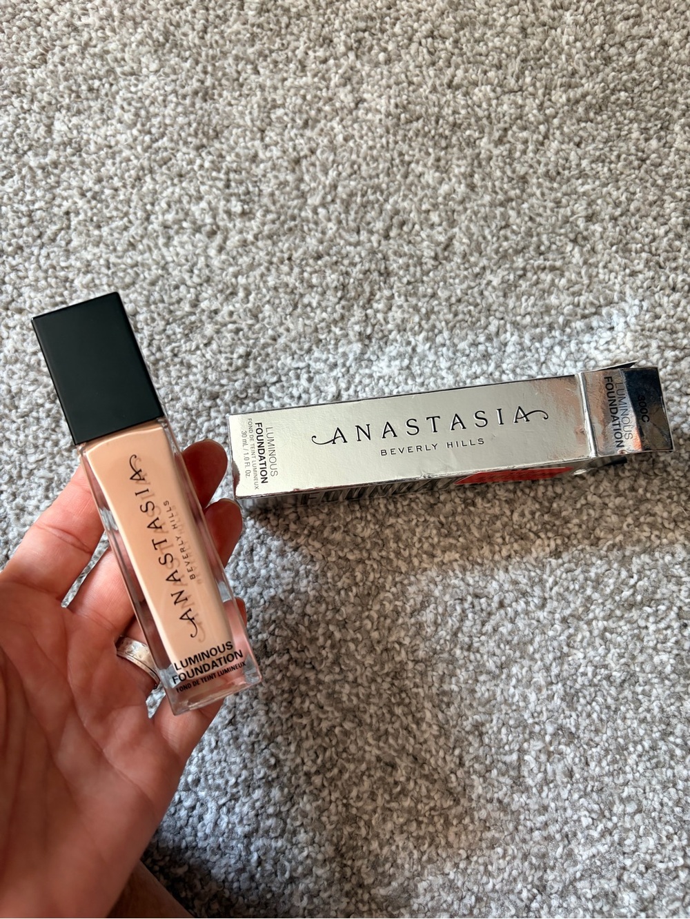 Anastasia Beverly Hills Luminous Foundation - Light Nude- 300C